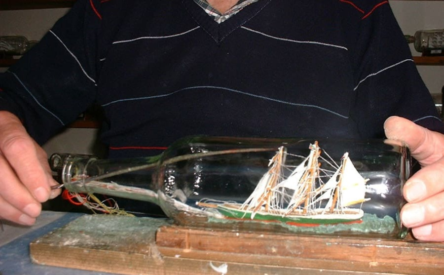 Aufstellen der Masten.