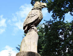 Ribnitzer Moor-Tour - Schnitzereien vor dem Naturpfad