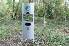 Urlaub mit Hund Fischland-Darß-Zingst: Tütenspender mit Hundekotbeuteln