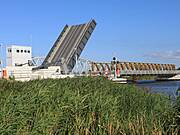(9) 2012 - Öffnen / Hochziehen der neuen Brücke