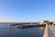 Seebrücke Prerow mit Nothafen und Aussichtsplattform