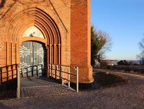 Fischlandkirche Wustrow - barrierefreier Eingang