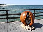 Holzkunst auf der Seebrücke Zingst von Roland-Lindner - "Frucht des Lebens"