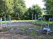Fitness- und Spielplatz im Martha-Mühler-Grählert-Park Zingst - Balancierstrecke