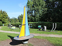 Fitness- und Spielplatz im Martha-Mühler-Grählert-Park Zingst - Surfbrett