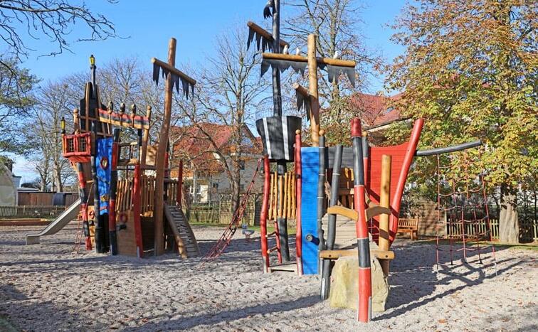 Ostsee selling - Darß - Nähe Zingst Ferienhaus mit eigenem Spielplatz